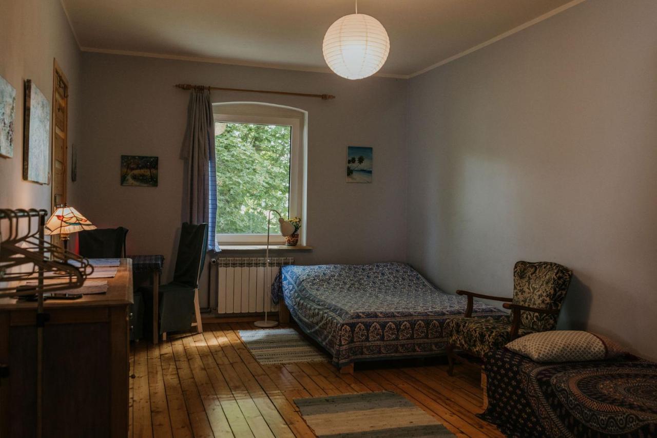 Stara Szkola Nad Jeziorem Czarne  Экстерьер фото